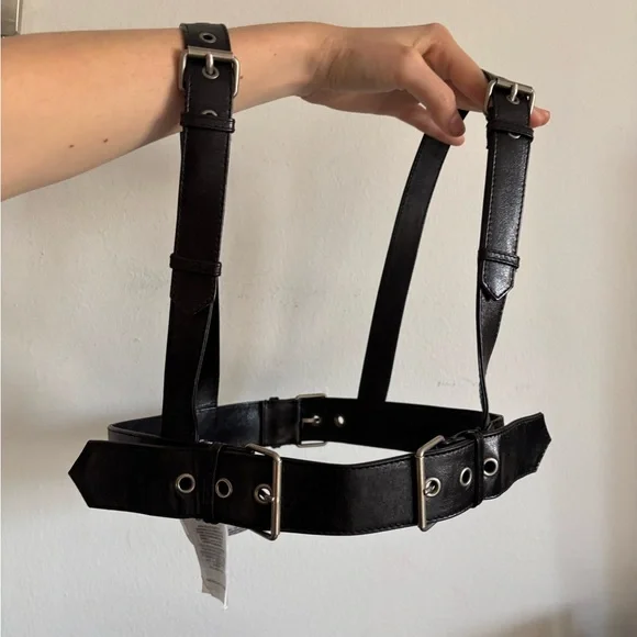 Gucci f/w 2020 leather harness belt. Iconic piece. One size. - Picture 2 of 8